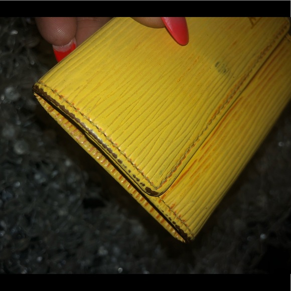 SOLD!!!!  Louis Vuitton Yellow Epi Leather 6 key holder - Picture 4 of 8